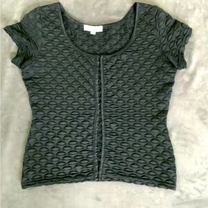 White/Black hook up sexy black short sleeve blouse. L